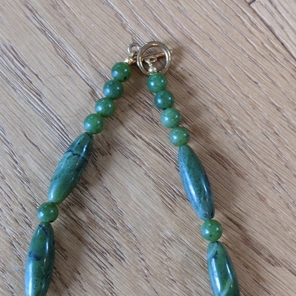 Handmade greeen stone necklace and bracelet. - Picture 4 of 6
